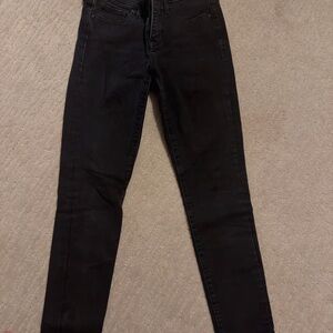 Woman’s Levi’s 311 jeans size 25